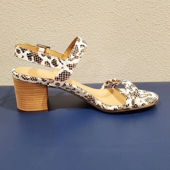 New Vionic Women's Papaya Paula Chunky Heel Blocked Heel Sandals. White - Picture 4 of 8